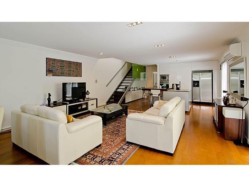 2/24 Norfolk Avenue, Surfers Paradise QLD 4217