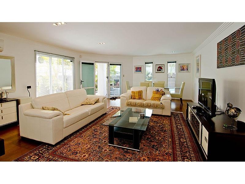 2/24 Norfolk Avenue, Surfers Paradise QLD 4217