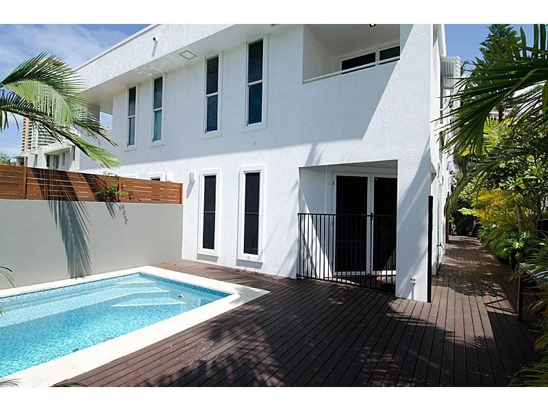 2/24 Norfolk Avenue, Surfers Paradise QLD 4217