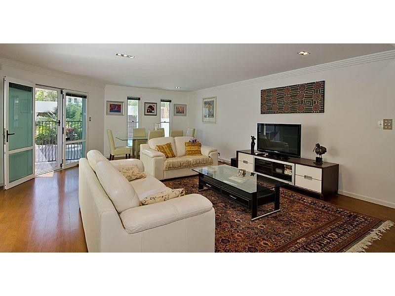 2/24 Norfolk Avenue, Surfers Paradise QLD 4217