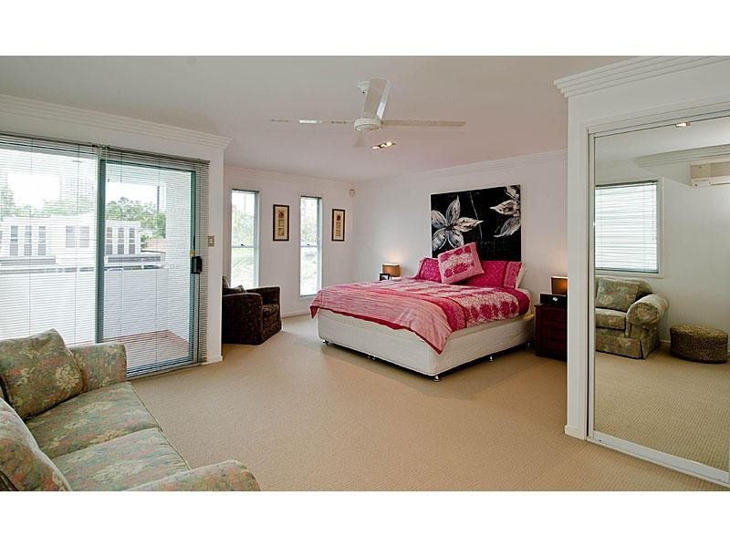 2/24 Norfolk Avenue, Surfers Paradise QLD 4217