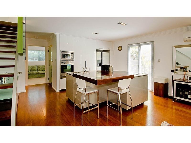 2/24 Norfolk Avenue, Surfers Paradise QLD 4217