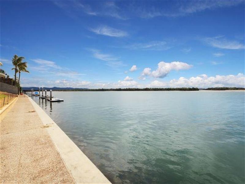 3 Knightsbridge Parade West, Sovereign Islands QLD 4216