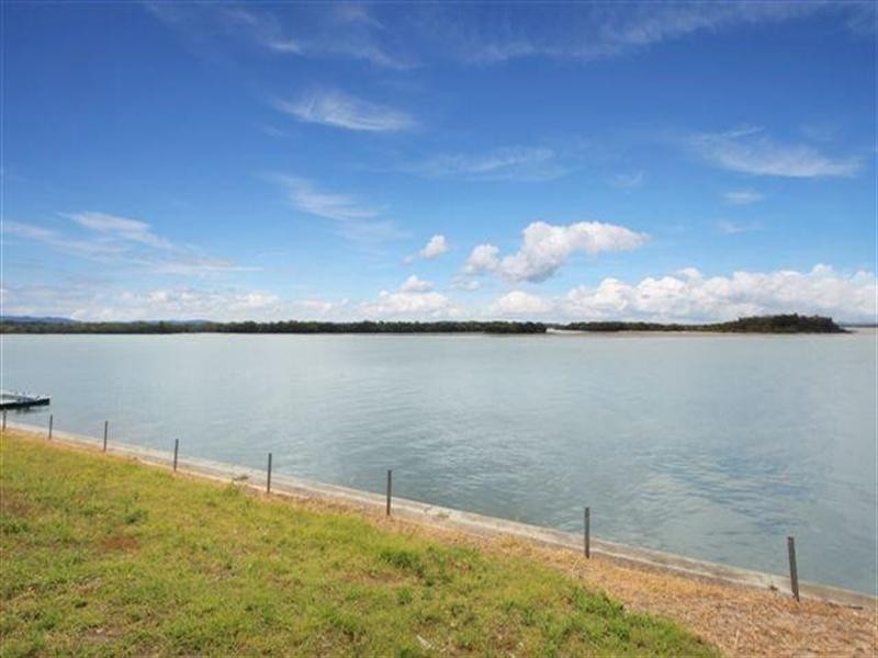 3 Knightsbridge Parade West, Sovereign Islands QLD 4216