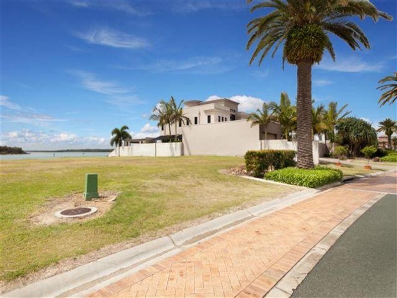 3 Knightsbridge Parade West, Sovereign Islands QLD 4216