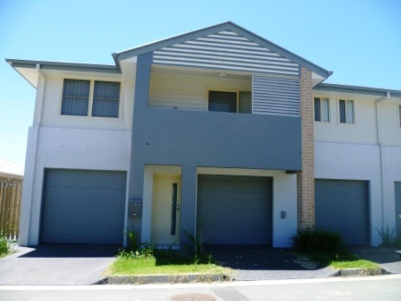 6/17 Gibosa Lane, Coomera QLD 4209