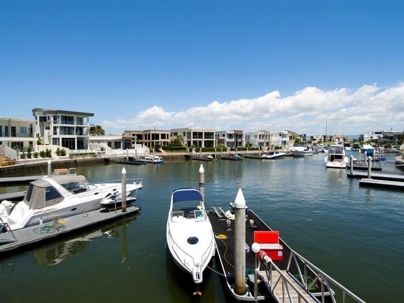 4 Knightsbridge Parade West, Sovereign Islands QLD 4216