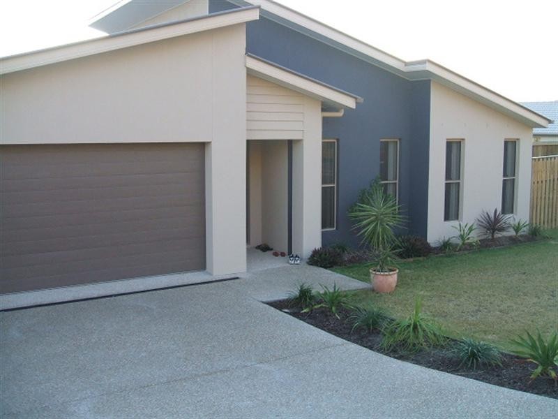 8 Alford Lane, Pacific Pines QLD 4211