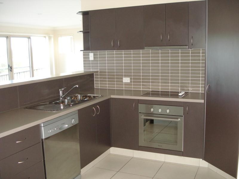 8 Alford Lane, Pacific Pines QLD 4211