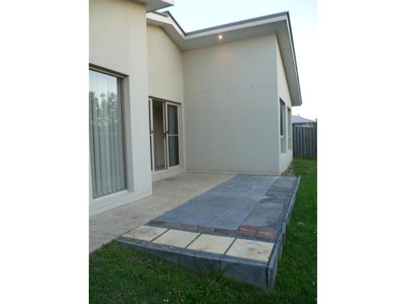 8 Alford Lane, Pacific Pines QLD 4211