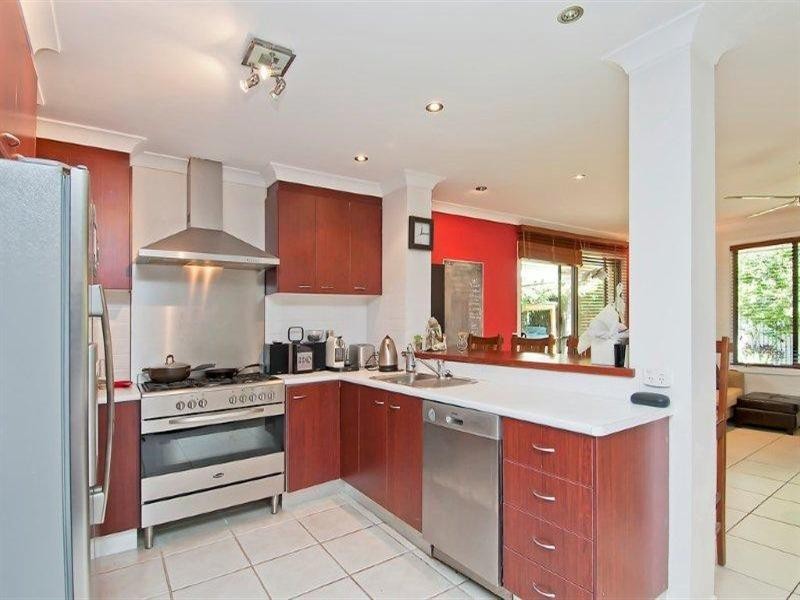 6 McCleary Street, Sorrento QLD 4217