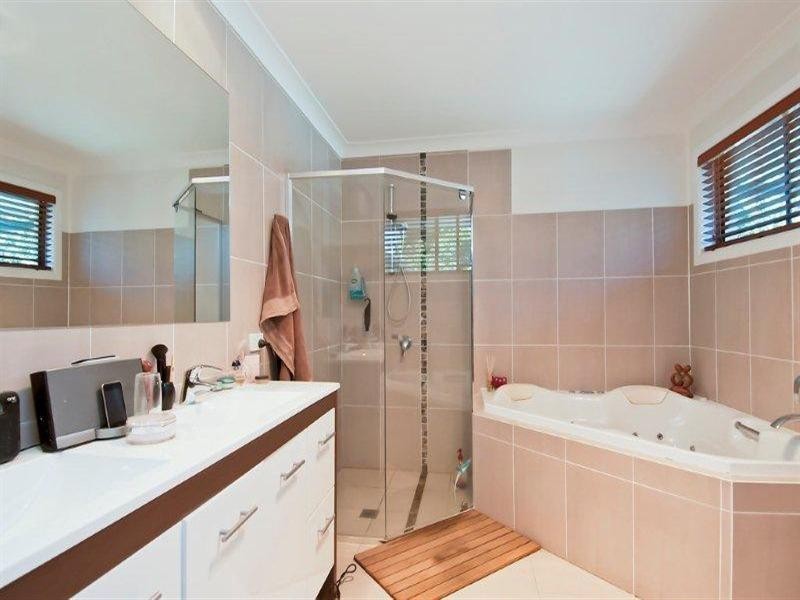 6 McCleary Street, Sorrento QLD 4217