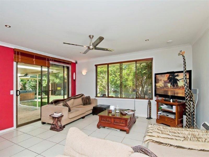 6 McCleary Street, Sorrento QLD 4217