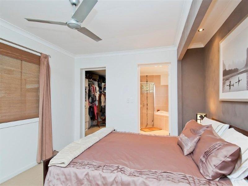 6 McCleary Street, Sorrento QLD 4217