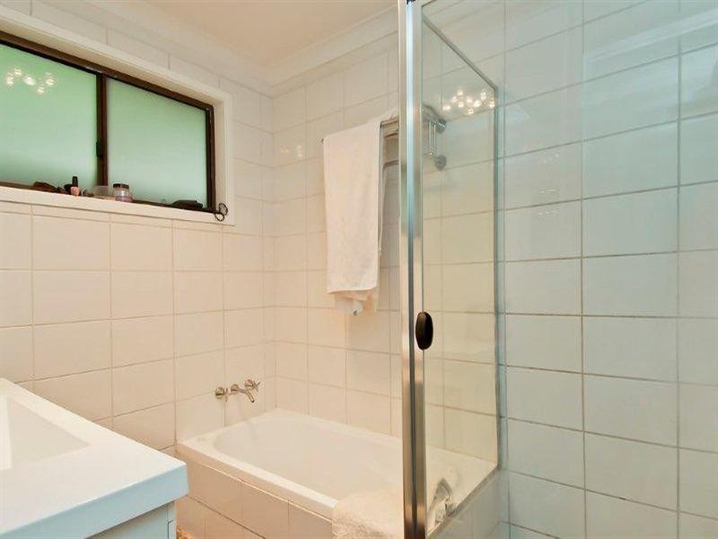 6 McCleary Street, Sorrento QLD 4217