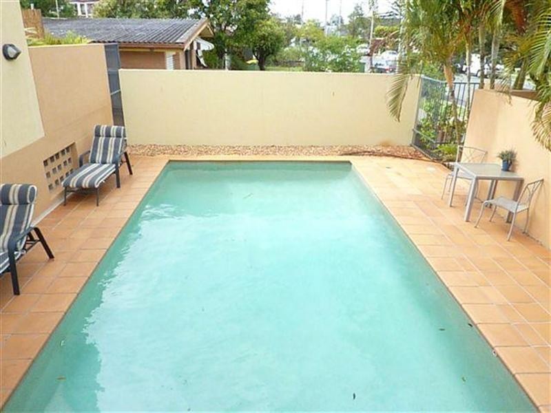 6/31-33 Mawarra Street, Chevron Island QLD 4217