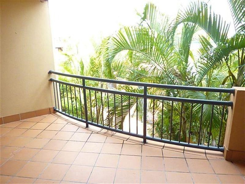 6/31-33 Mawarra Street, Chevron Island QLD 4217