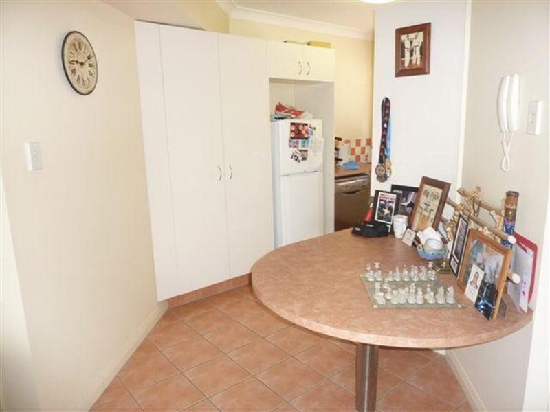 6/31-33 Mawarra Street, Chevron Island QLD 4217