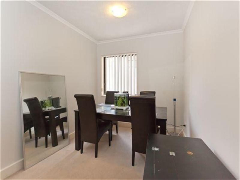 18 138 High Street, Southport QLD 4215