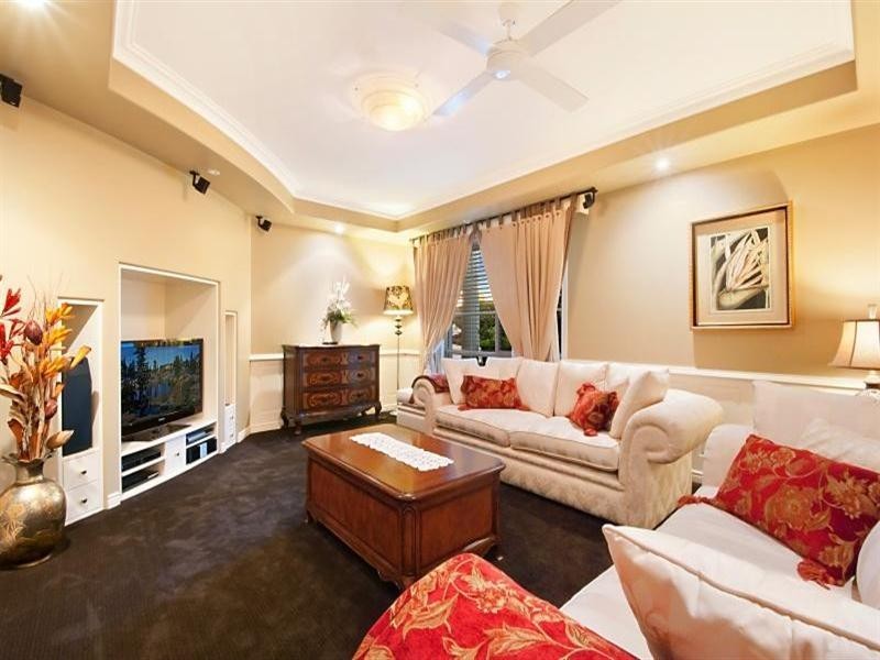 40 – 42 The Peninsula, Sovereign Islands QLD 4216