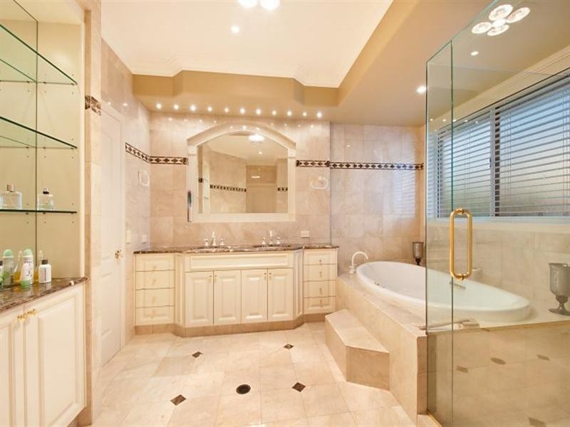 40 – 42 The Peninsula, Sovereign Islands QLD 4216