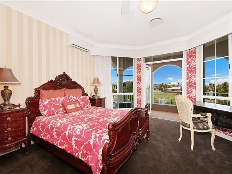 40 – 42 The Peninsula, Sovereign Islands QLD 4216