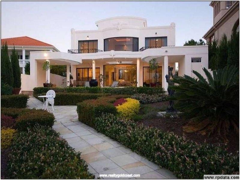 35 Brittanic Crescent, Sovereign Islands QLD 4216