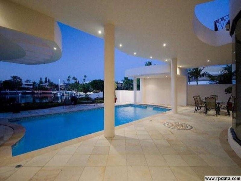 35 Brittanic Crescent, Sovereign Islands QLD 4216