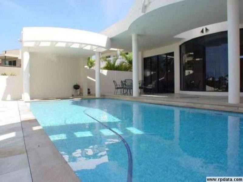 35 Brittanic Crescent, Sovereign Islands QLD 4216