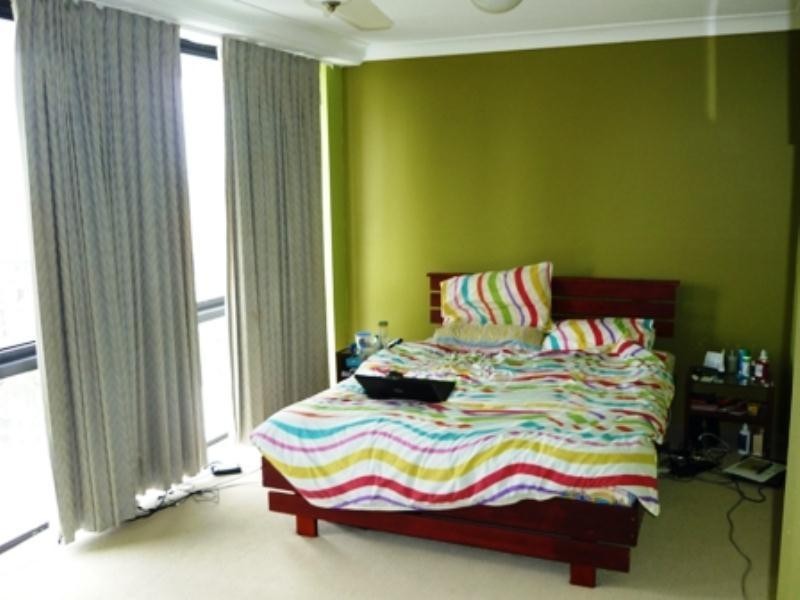 910-70 Remembrance Drive, Surfers Paradise QLD 4217