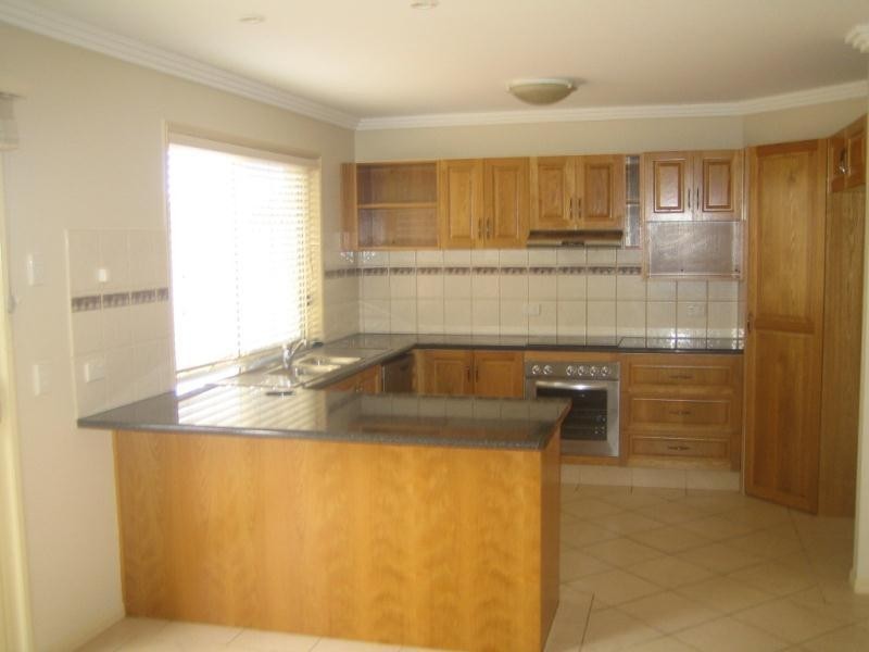 2-76a Pohlman Street, Southport QLD 4215