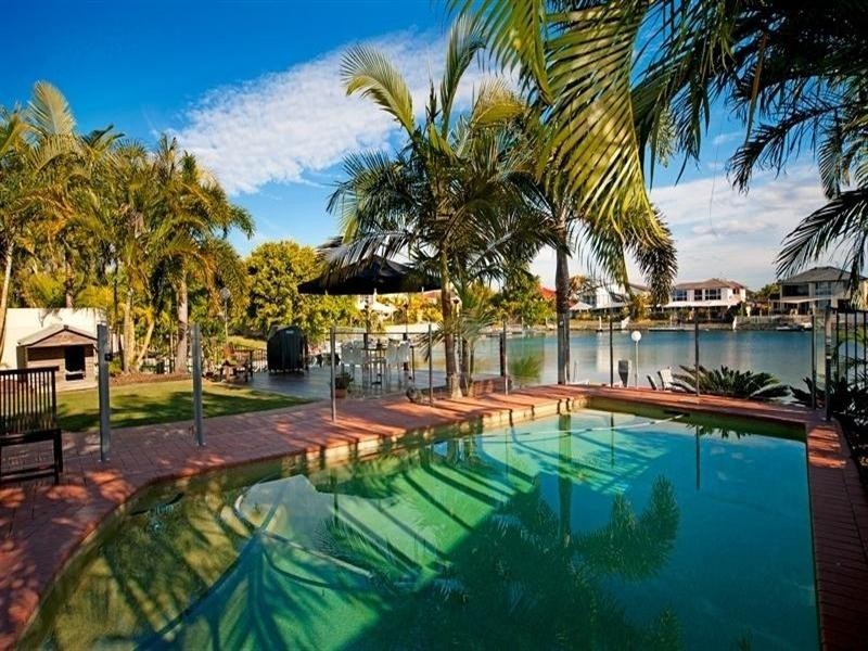 2a Champagne, Hope Island QLD 4212