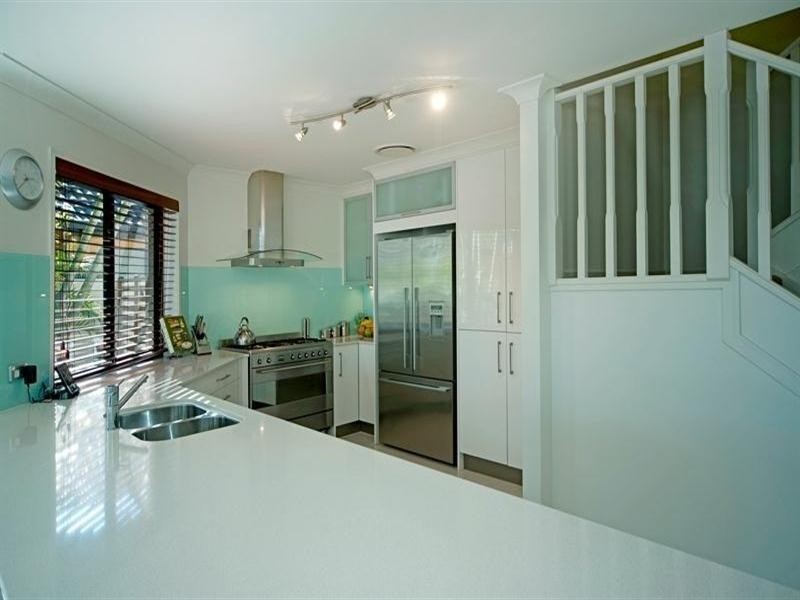 2a Champagne, Hope Island QLD 4212