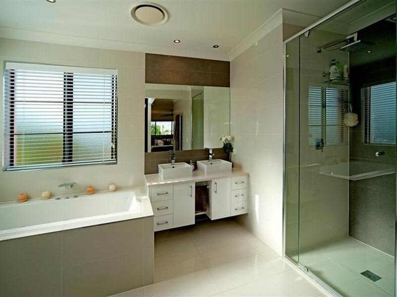 2a Champagne, Hope Island QLD 4212