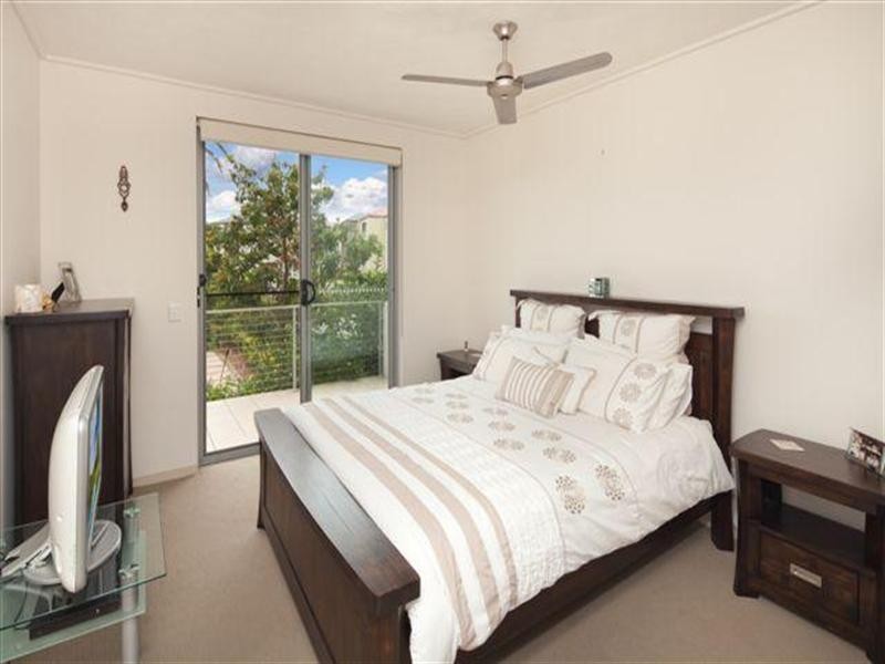 413/66 Sickle Avenue, Hope Island QLD 4212