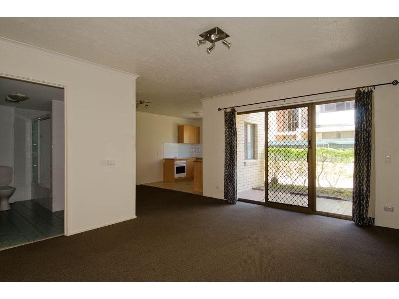 2/13 Stanhill Drive, Chevron Island QLD 4217