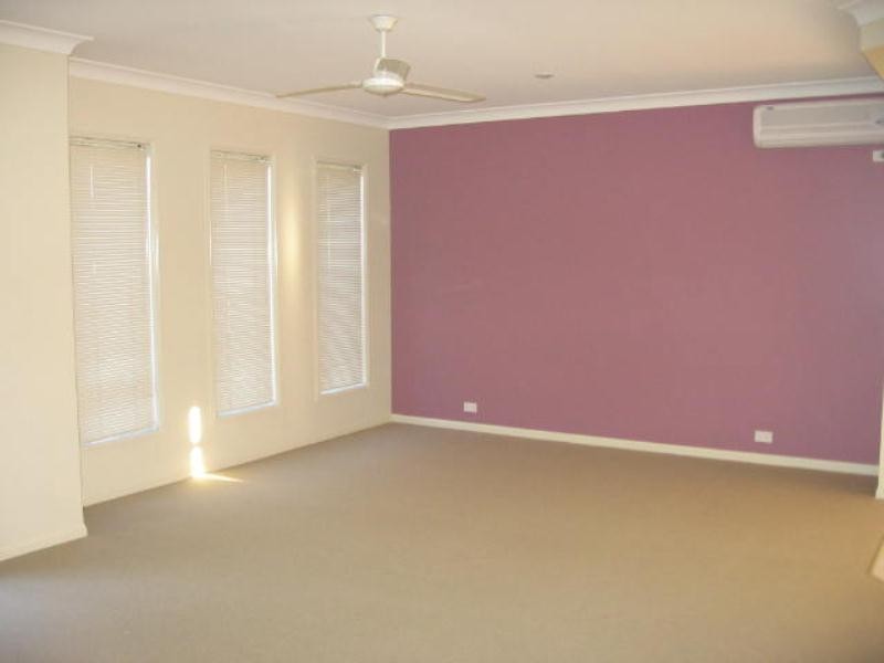 9 Cossington Circuit, Maudsland QLD 4210