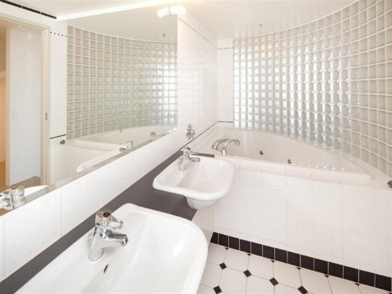 73 Grand Mariner. 12 Commodore Drive, Surfers Paradise QLD 4217