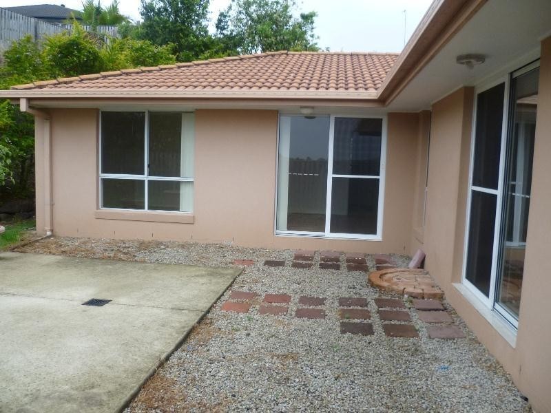 25 Heatons Crescent, Pacific Pines QLD 4211