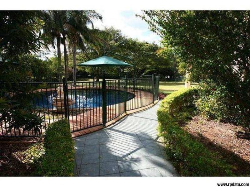 71 Marbella Drive, Benowa QLD 4217