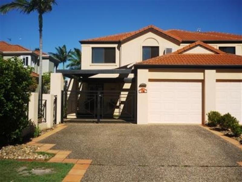 76 St Kevins Avenue, Benowa QLD 4217