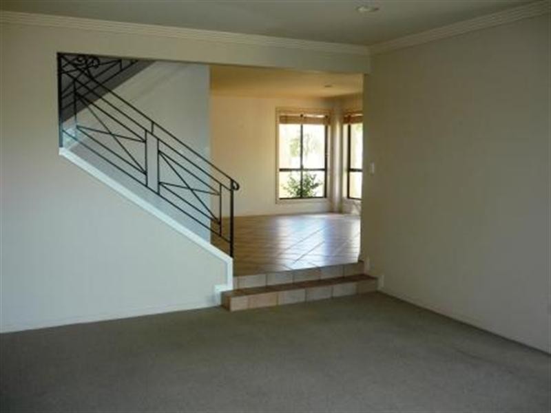 76 St Kevins Avenue, Benowa QLD 4217