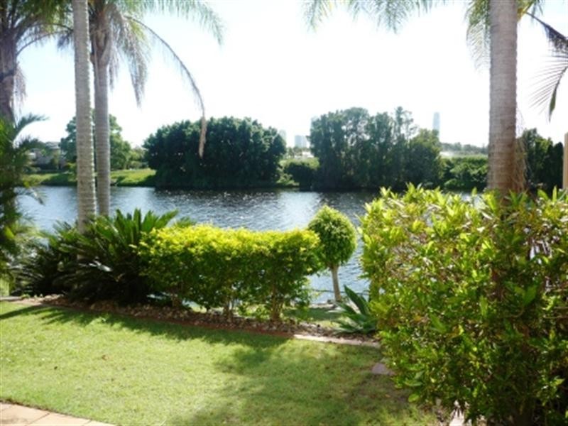 76 St Kevins Avenue, Benowa QLD 4217