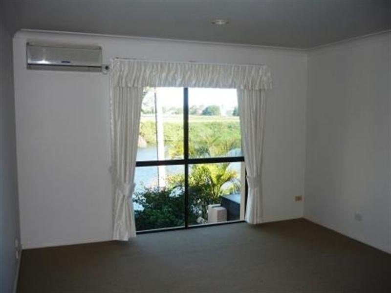 76 St Kevins Avenue, Benowa QLD 4217