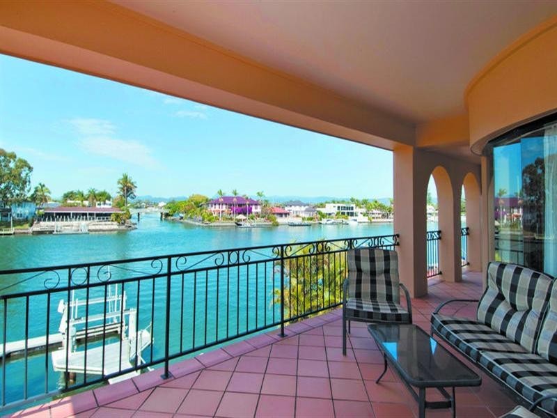 108 Amalfi Drive, Isle Of Capri QLD 4217