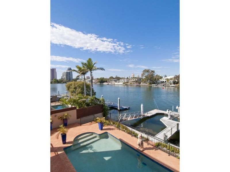 108 Amalfi Drive, Isle Of Capri QLD 4217