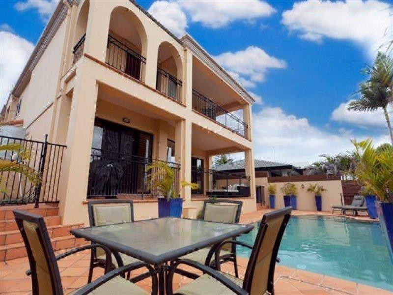 108 Amalfi Drive, Isle Of Capri QLD 4217