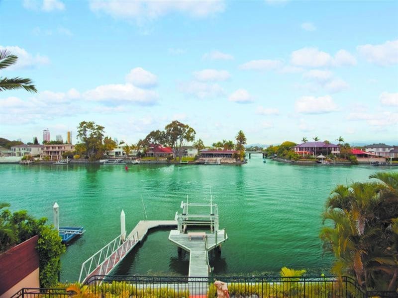 108 Amalfi Drive, Isle Of Capri QLD 4217