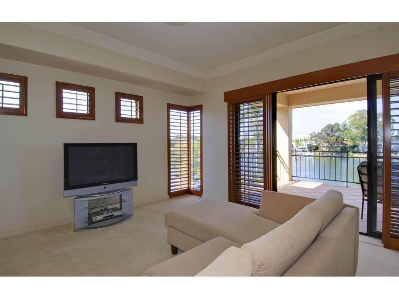 108 Amalfi Drive, Isle Of Capri QLD 4217