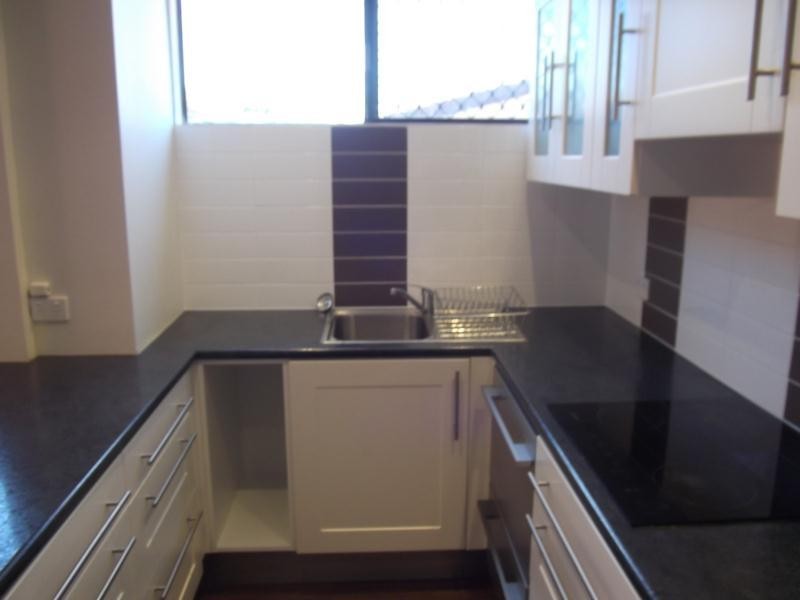 2/59 Hooker Boulevard, Broadbeach Waters QLD 4218